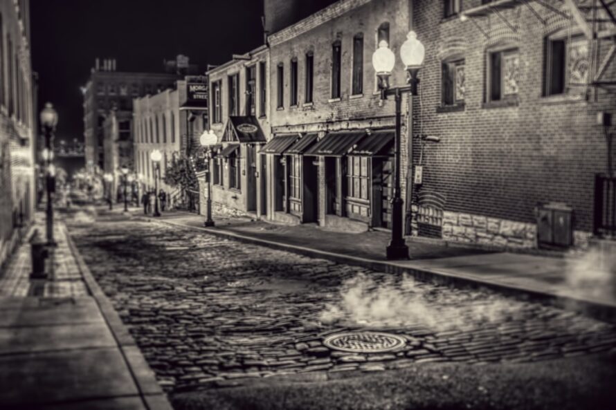 A quiet night along Laclede&#039;s Landing in downtown St. Louis