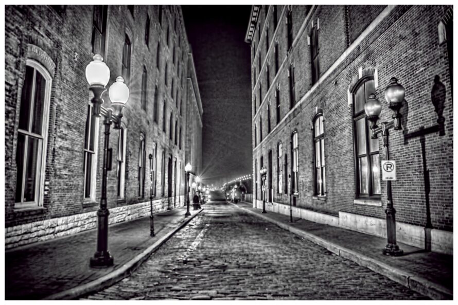 A quiet roadway at Laclede&#039;s Landing in downtown St. Louis